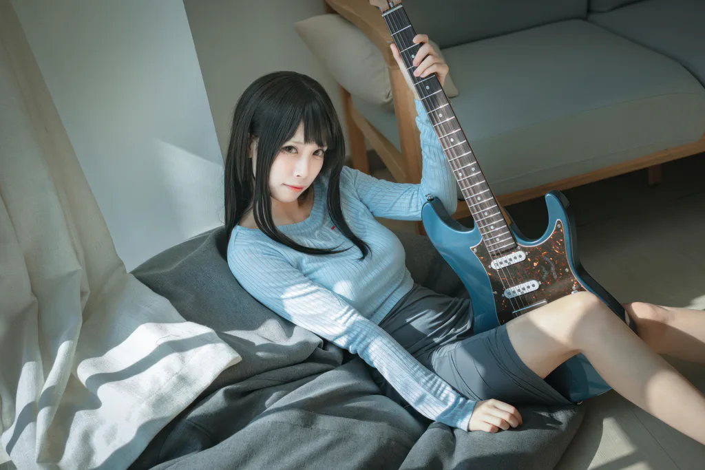 三無人型 – 吉他美眉[24P/223MB]插图3