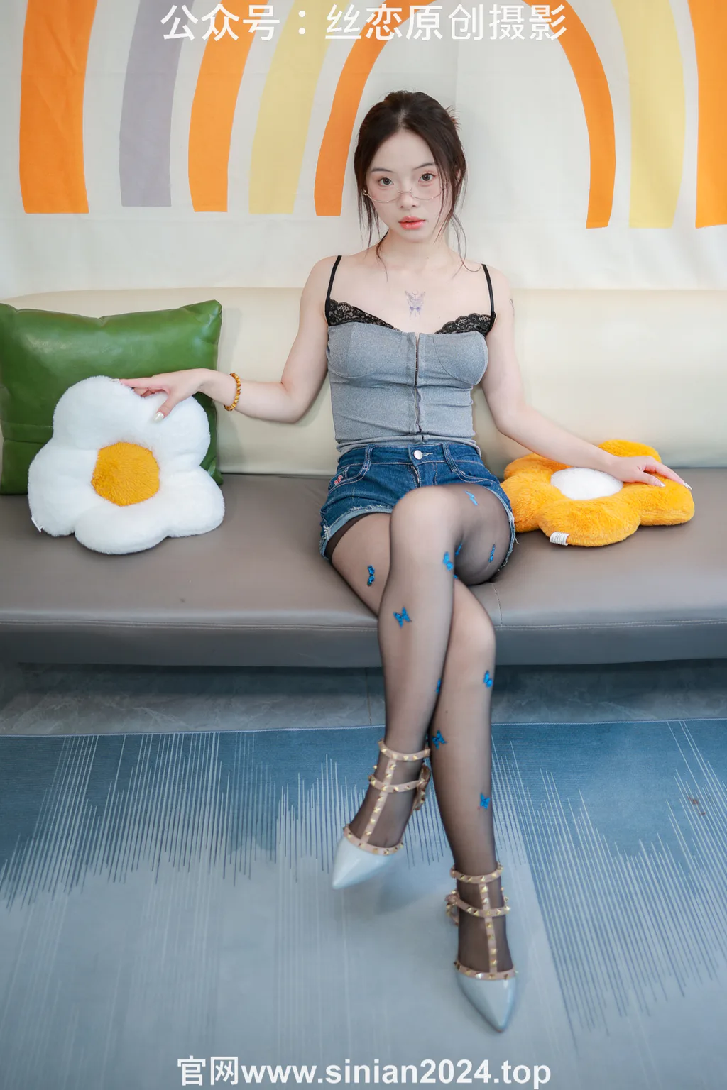 丝恋摄影 NO.057 麦麦-灰色小吊带 牛仔小短裤 蝴蝶斑点丝袜[248P/1V/4.42GB]插图2