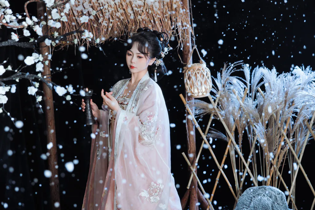 [YITUYU艺图语]2023.03.05 风雪等归人 阡墨红尘[21+1P/472MB]插图1