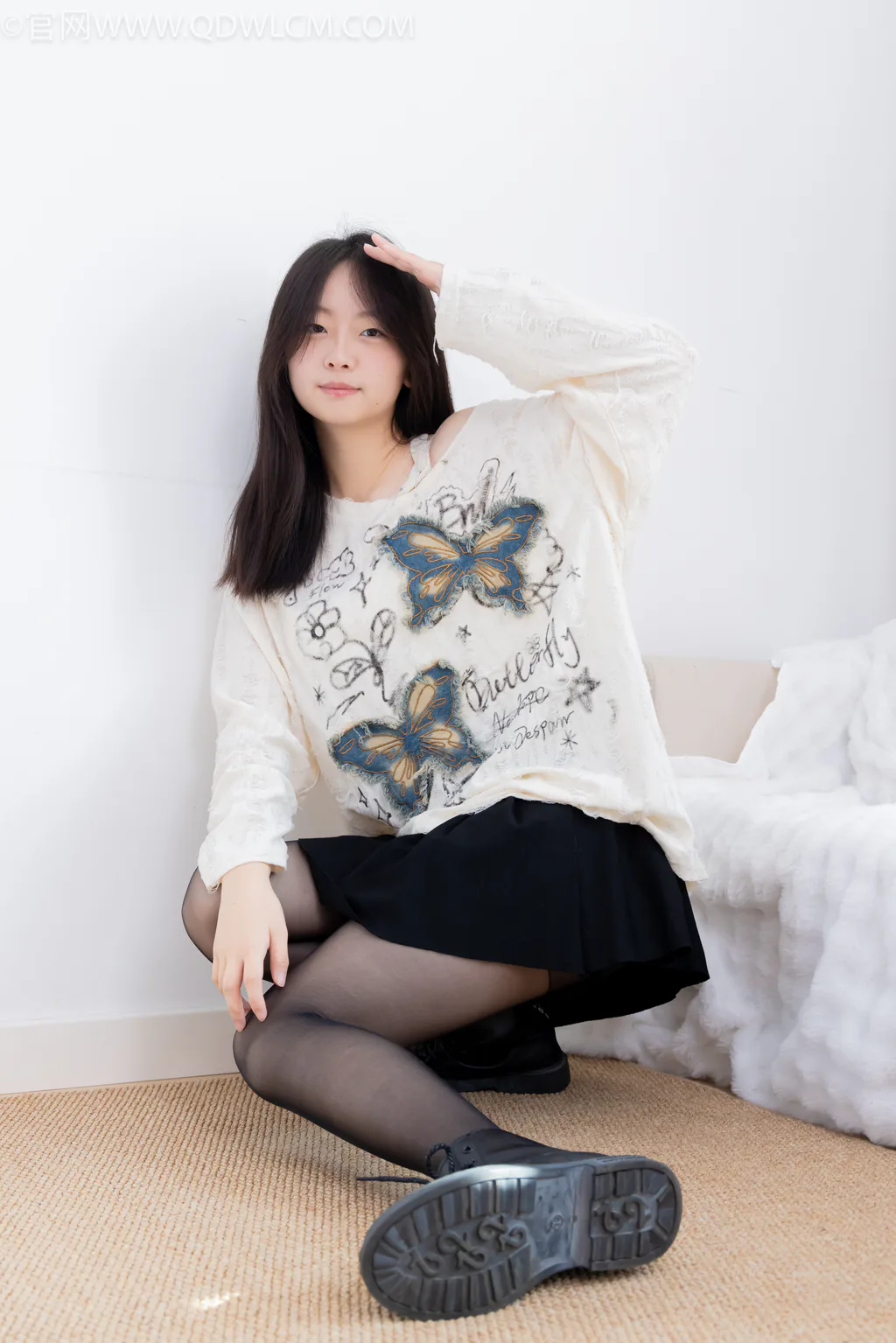 勿恋传媒 NO.2608 萌萌-马丁靴、薄黑丝[143P/1V/4.18GB]插图2