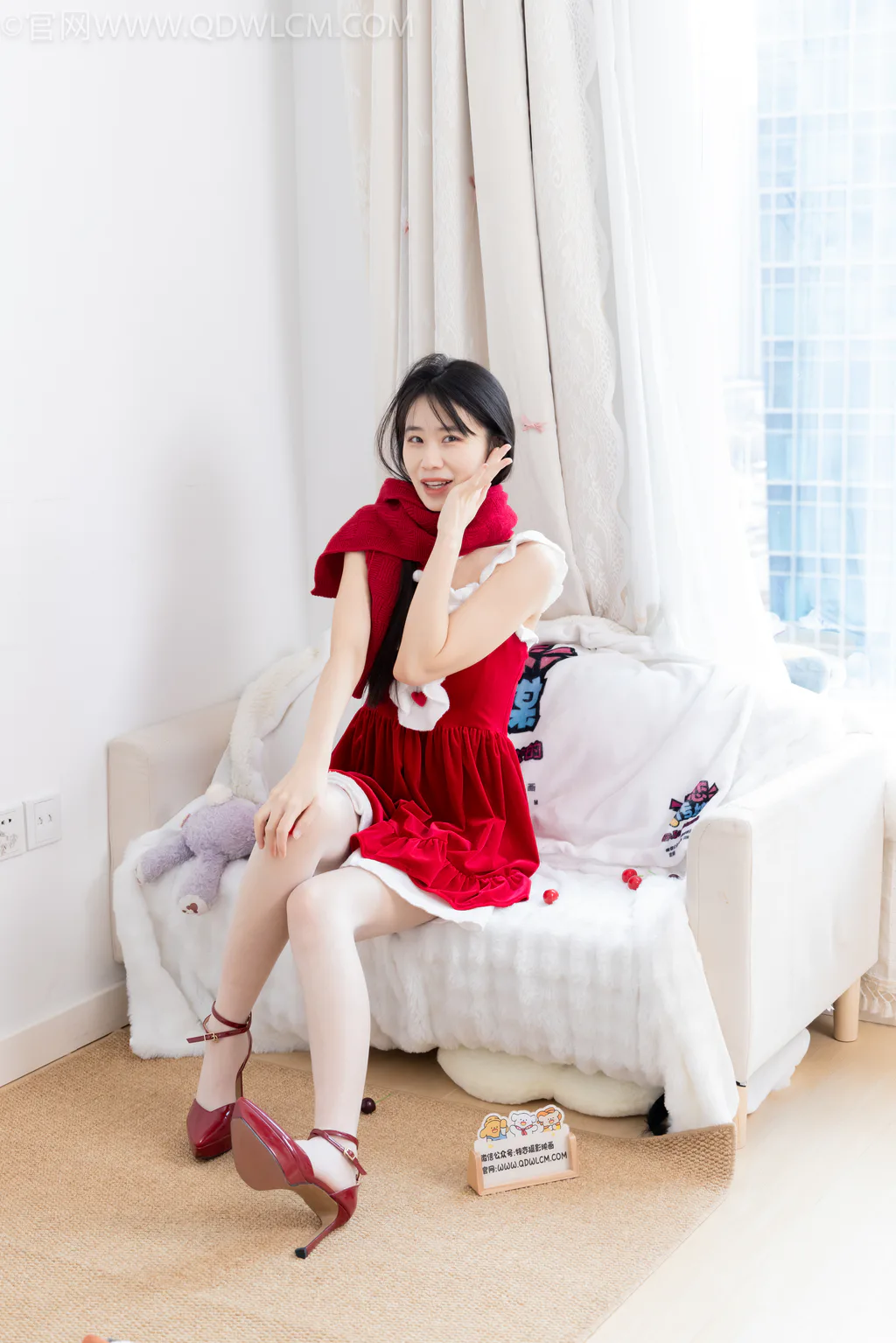 勿恋传媒 NO.2611 菜菜-高跟鞋、薄白丝、裸足[160P/1V/5.05GB]插图2