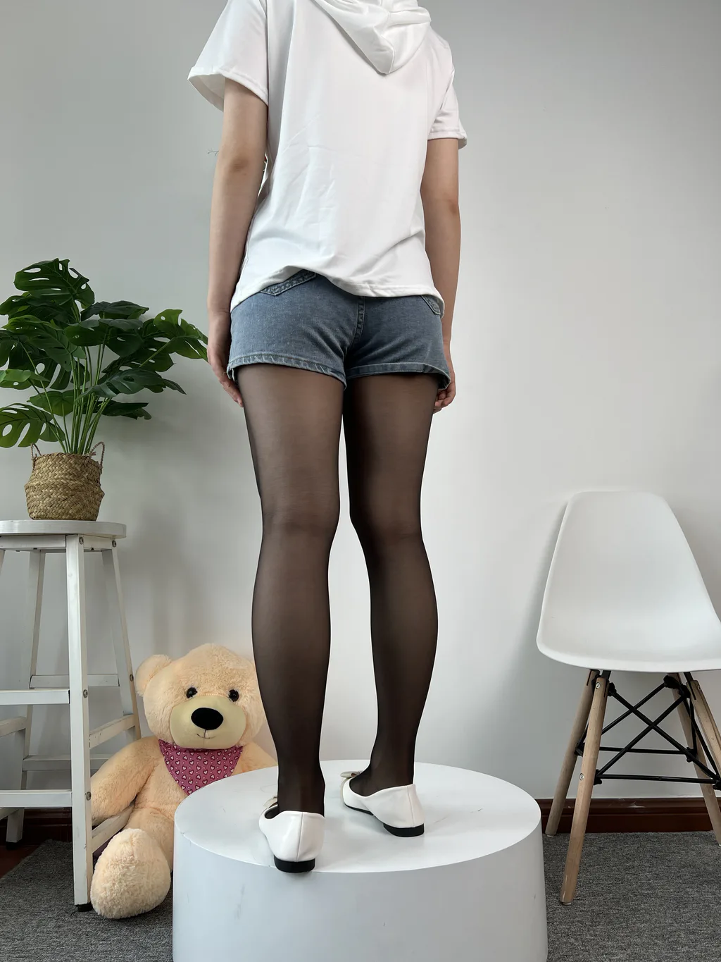 三禾摄影 NO.074 卫衣 短裤 黑丝 高跟[311P/1V/1.14GB]插图2