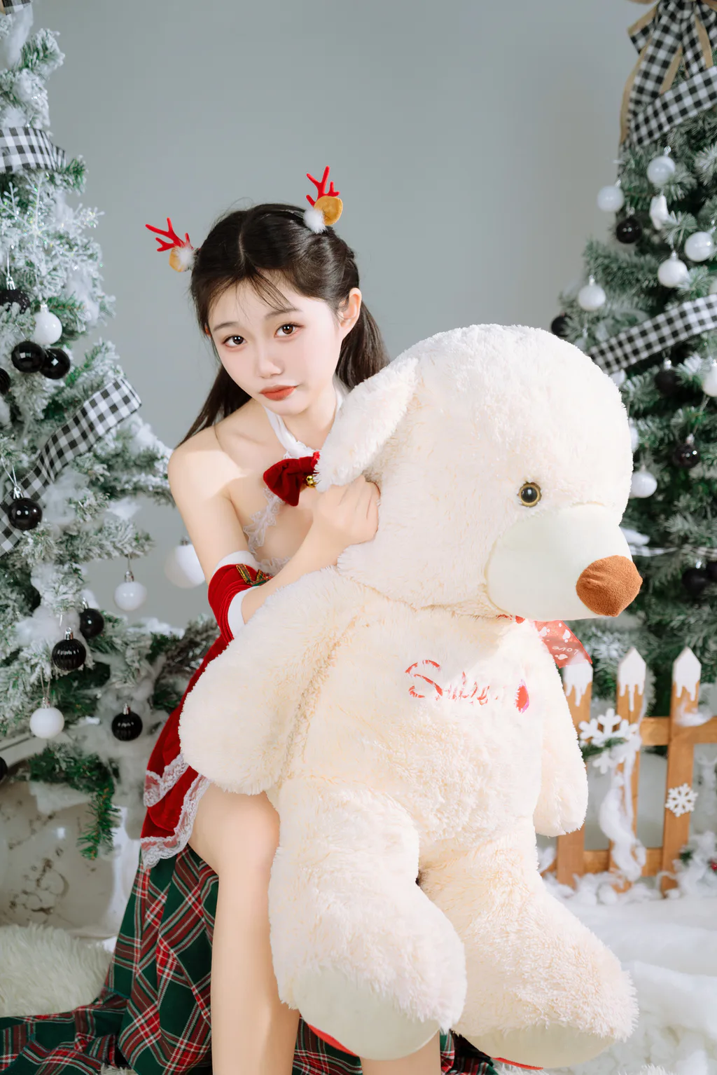 [YITUYU艺图语]2023.03.01 圣诞钕仆 小莞[37+1P/404MB]插图2