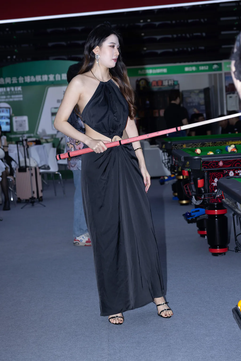 精选街拍作品 NO.6677 黑色长裙美背[100P/155MB]插图