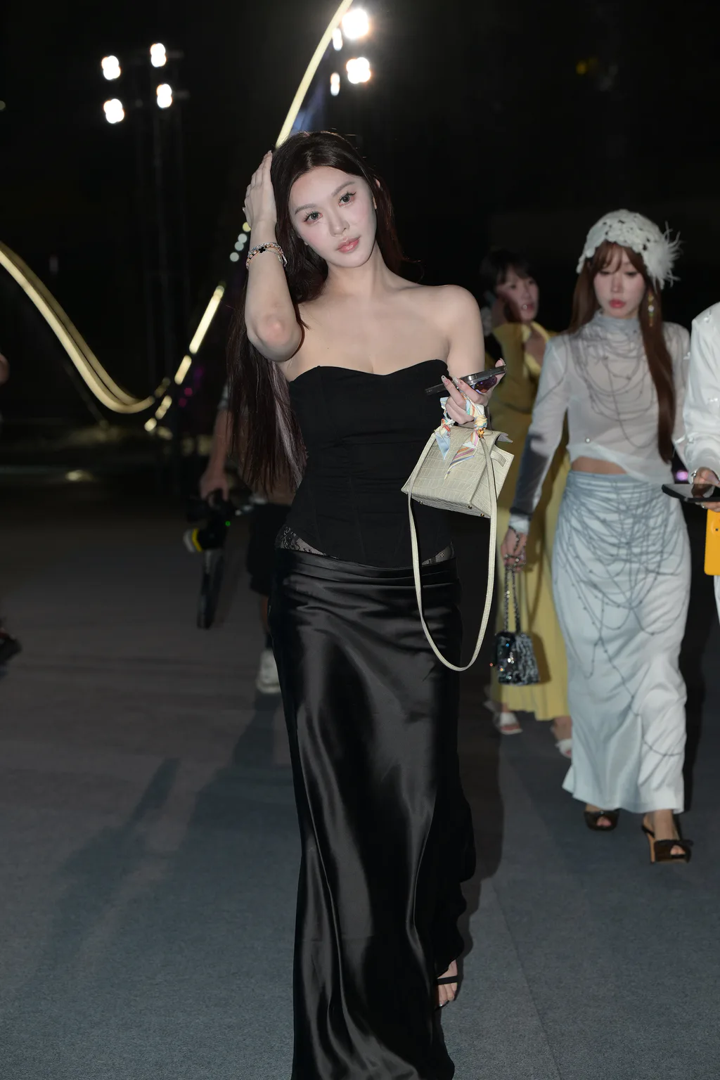 精选街拍作品 NO.6685 柔情似水黑色套装[116P/162MB]插图