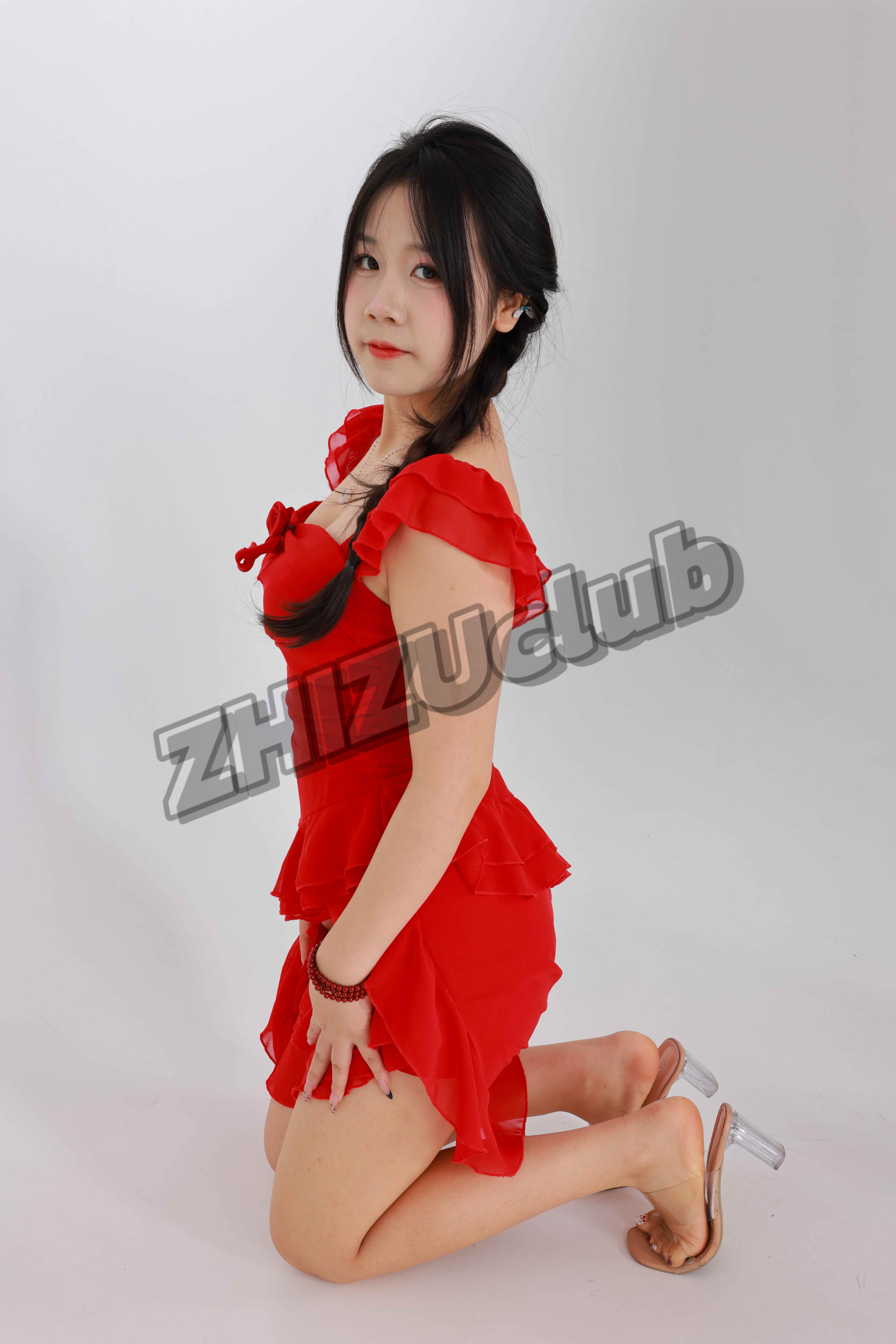 知足小岛-重磅原图直出102-高颜值超绝微胖身材一袭红裙插图