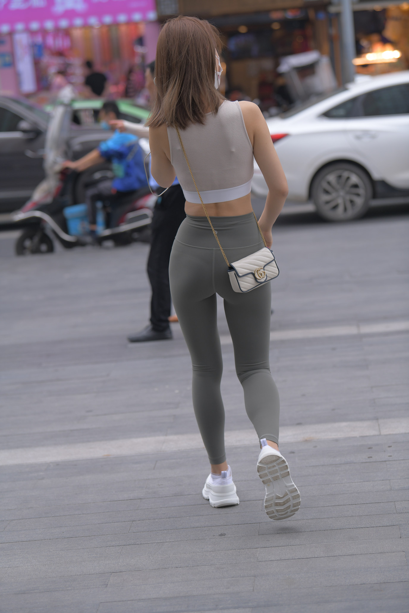 魔镜街拍1300-灰绿色瑜伽裤镁钕[835P/1V/54.4G]插图1