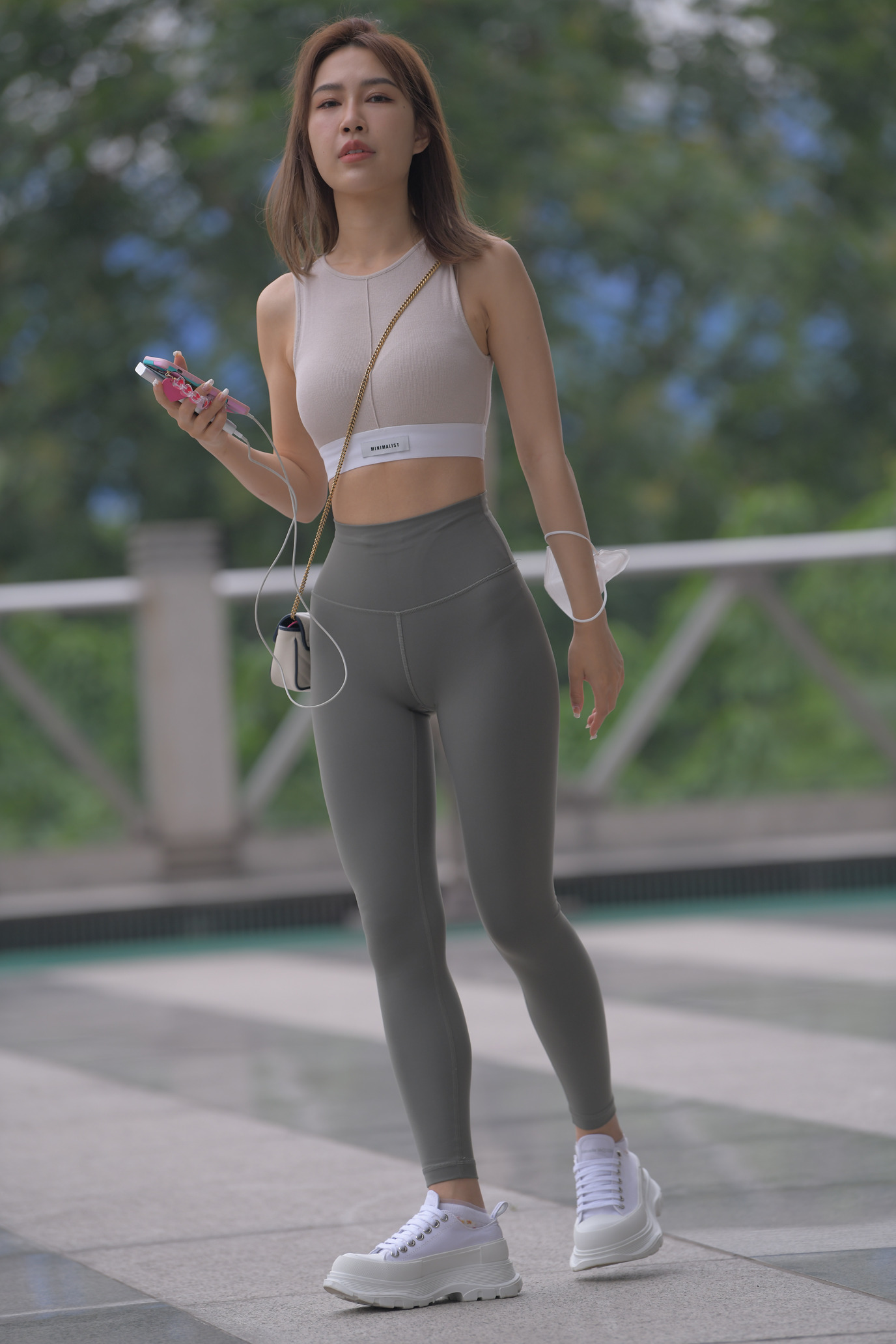 魔镜街拍1300-灰绿色瑜伽裤镁钕[835P/1V/54.4G]插图4