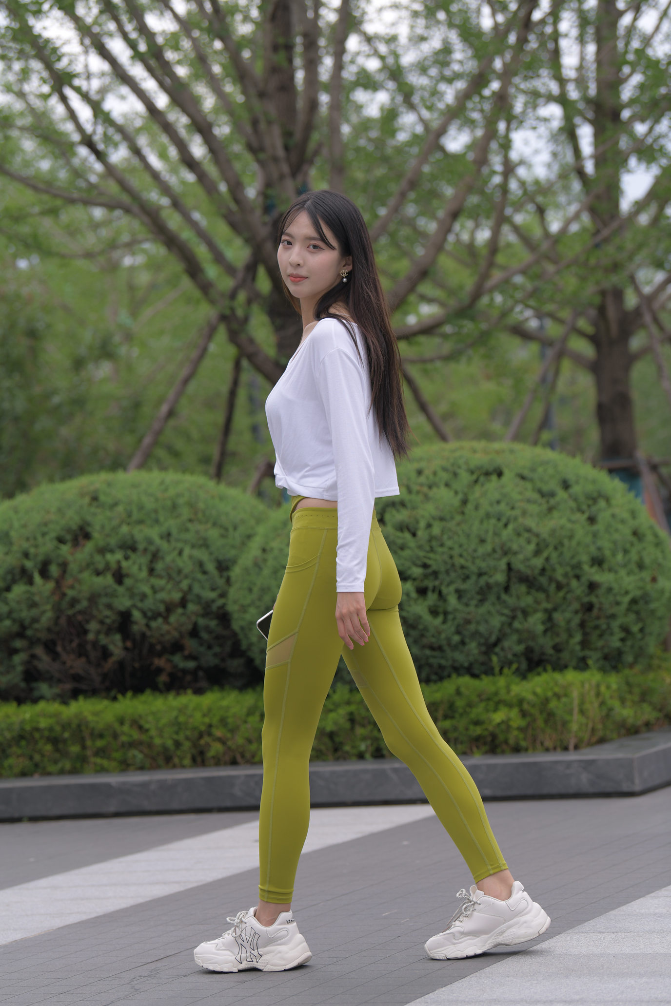 魔镜街拍1291绿色瑜伽裤镁钕[933P/2V/32.1G]插图3