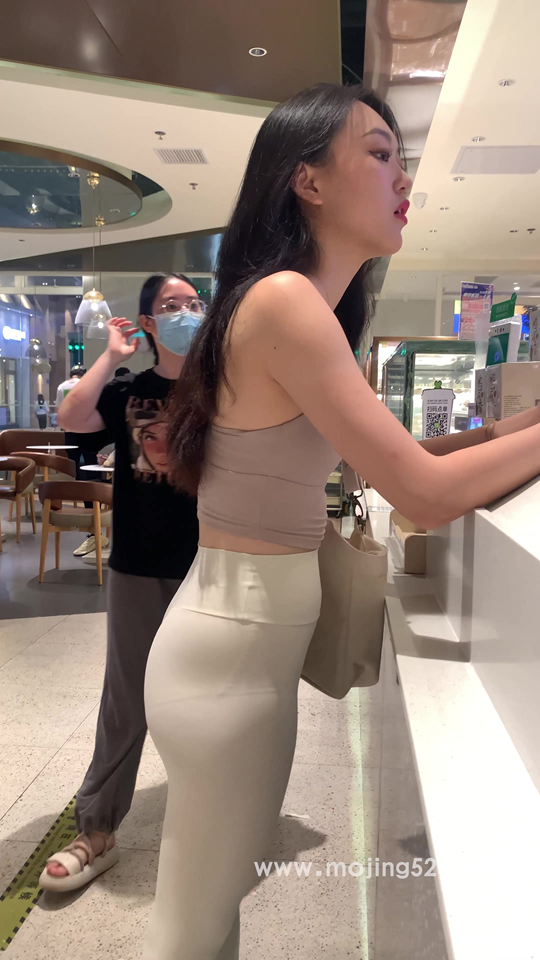 魔镜街拍1293-白色仅身裤镁钕[1V/10.8G]插图1