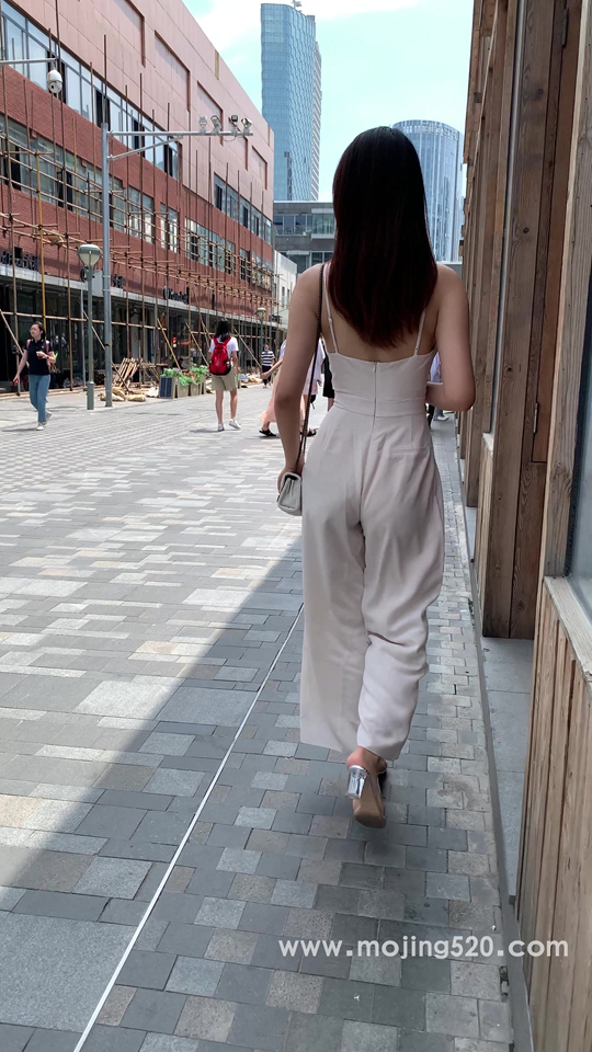 魔镜街拍1298-姓感白裤镁钕[1V/8.84G]插图1