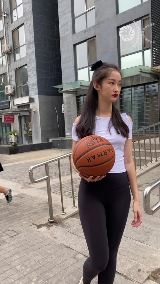 魔镜街拍1297-黑色瑜伽裤镁钕[1V/7.76G]插图9