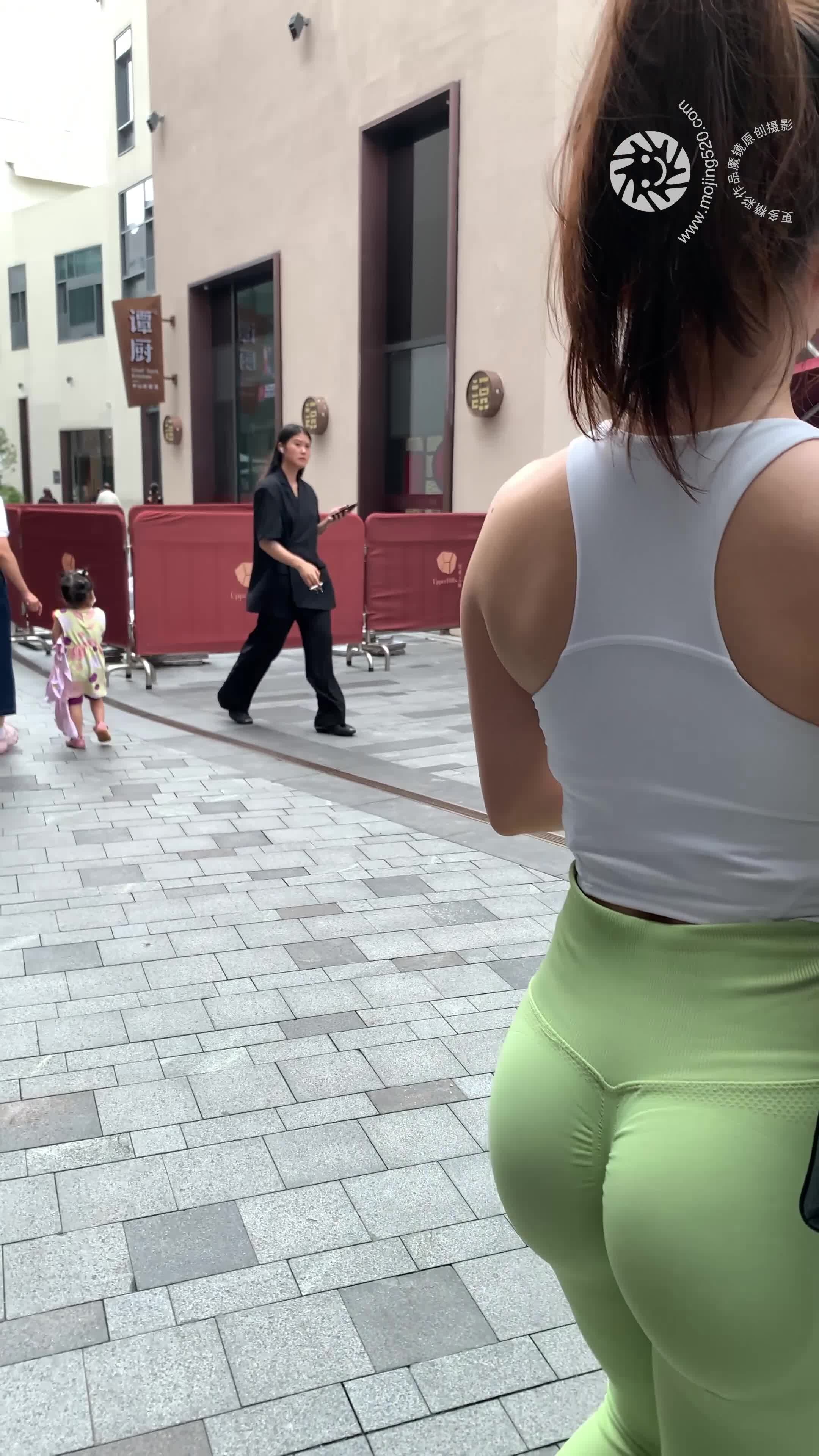 魔镜街拍1294暖南倾绿[1V/9.26G]插图5