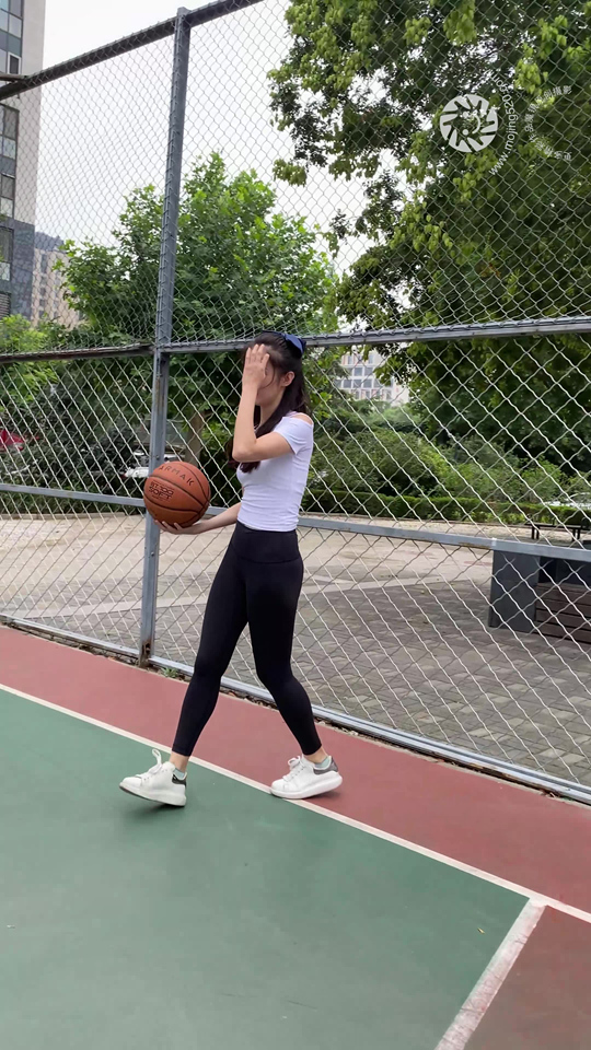 魔镜街拍1297-黑色瑜伽裤镁钕[1V/7.76G]插图4