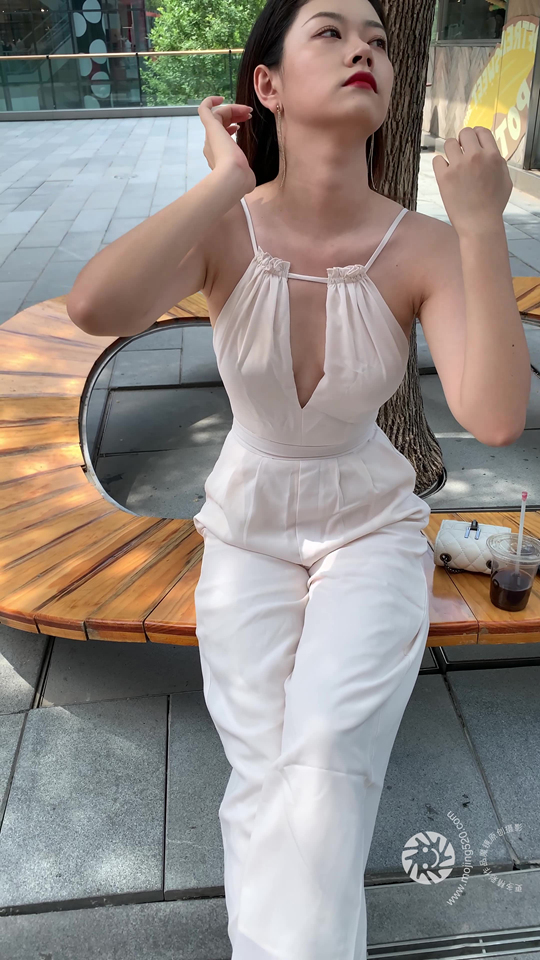 魔镜街拍1298-姓感白裤镁钕[1V/8.84G]插图5