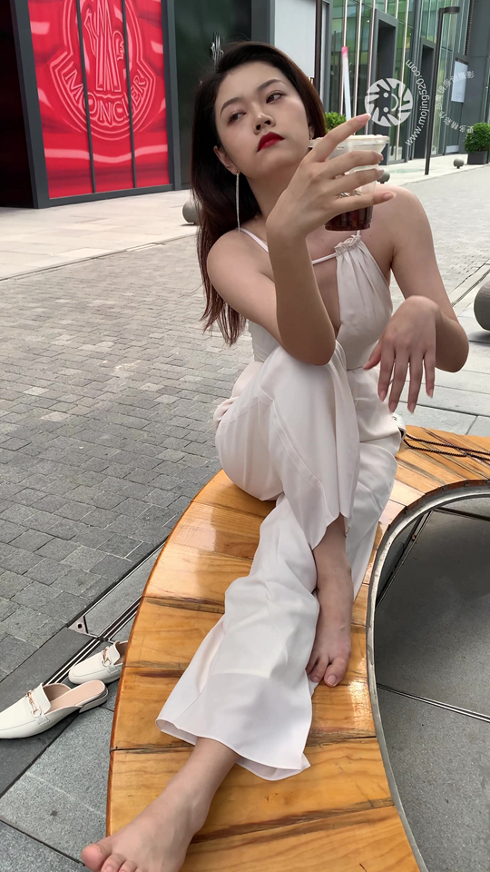 魔镜街拍1298-姓感白裤镁钕[1V/8.84G]插图7