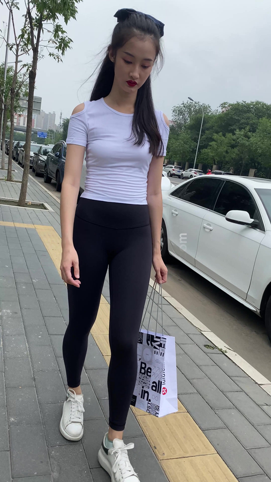 魔镜街拍1297-黑色瑜伽裤镁钕[1V/7.76G]插图3