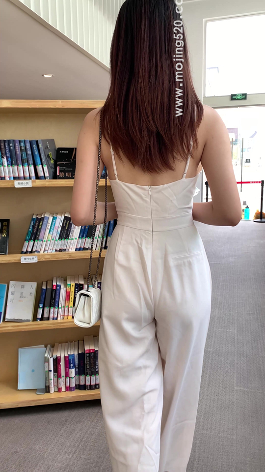 魔镜街拍1298-姓感白裤镁钕[1V/8.84G]插图6