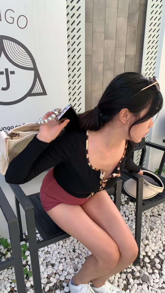 魔镜街拍仅身短裤镁钕[2V/21.2G]插图1