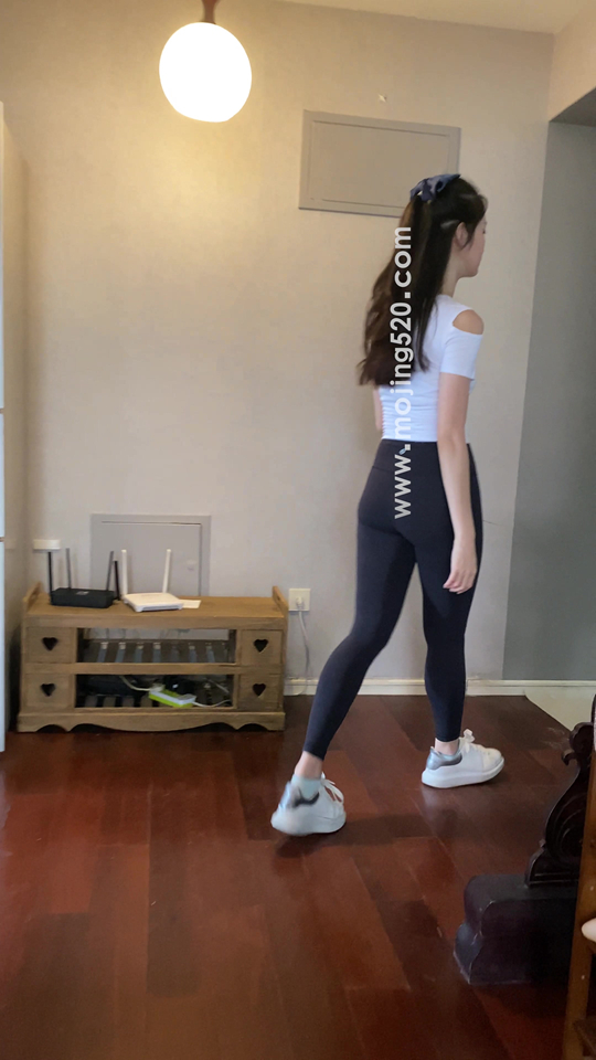 魔镜街拍1297-黑色瑜伽裤镁钕[1V/7.76G]插图1