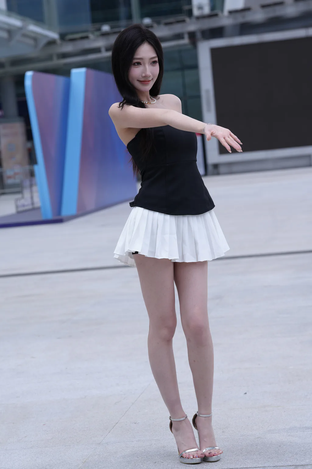 精选街拍作品 NO.6770 黑白搭配小瑞瑞[50P/34MB]插图1