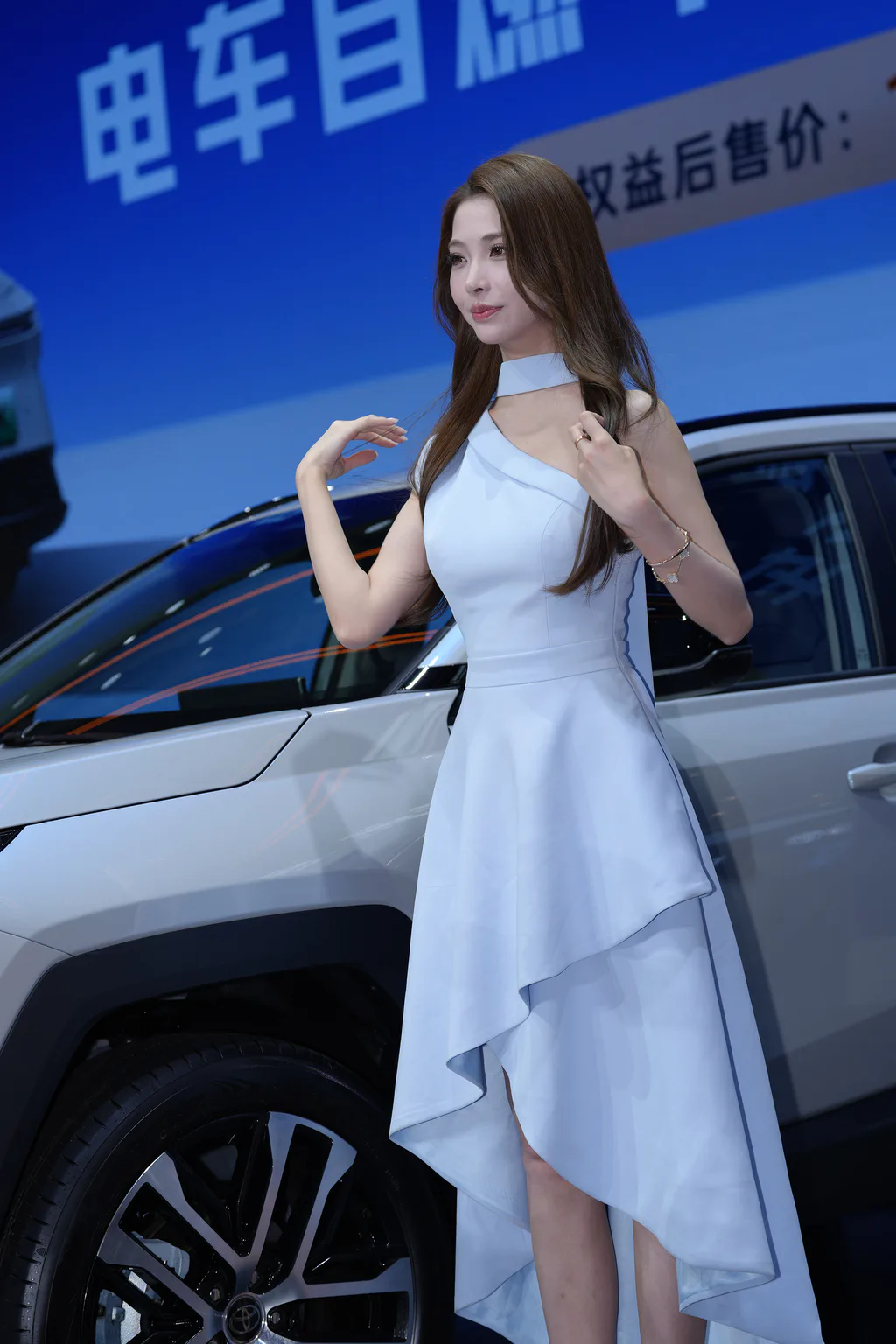 精选街拍作品 NO.6773 蓝色长裙小夏baby[50P/35MB]插图1