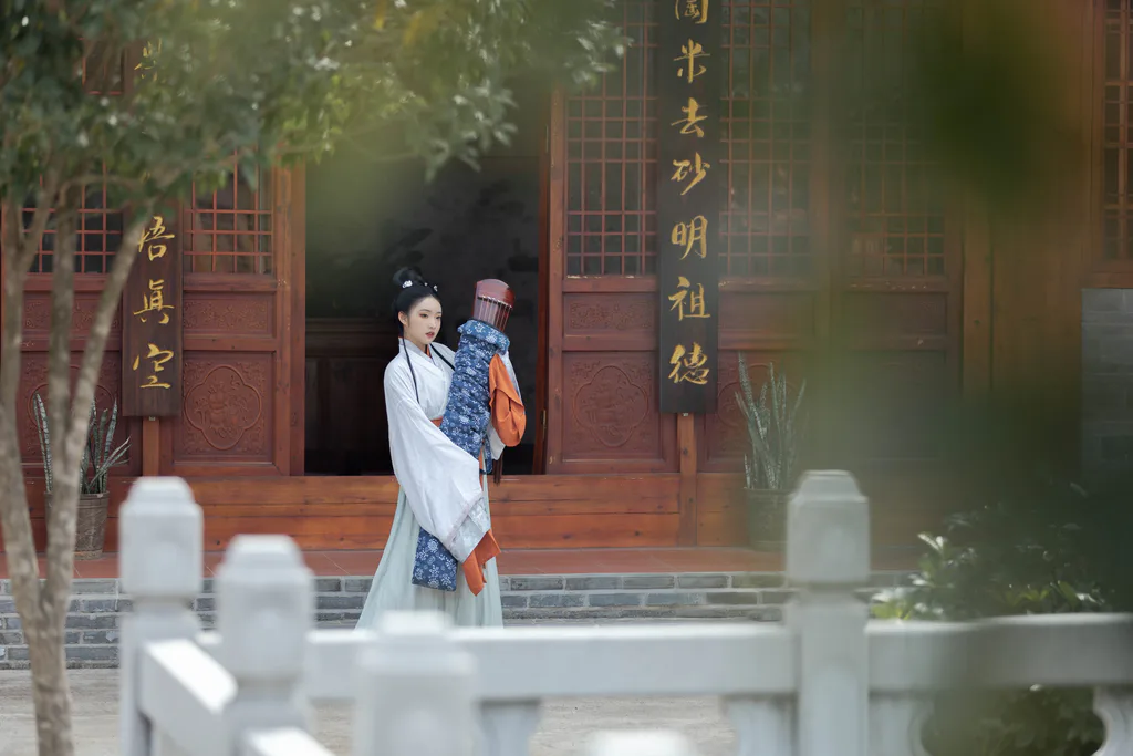 [YITUYU艺图语]2023.04.06 琴君可听 姿姿[24+1P/289MB]插图