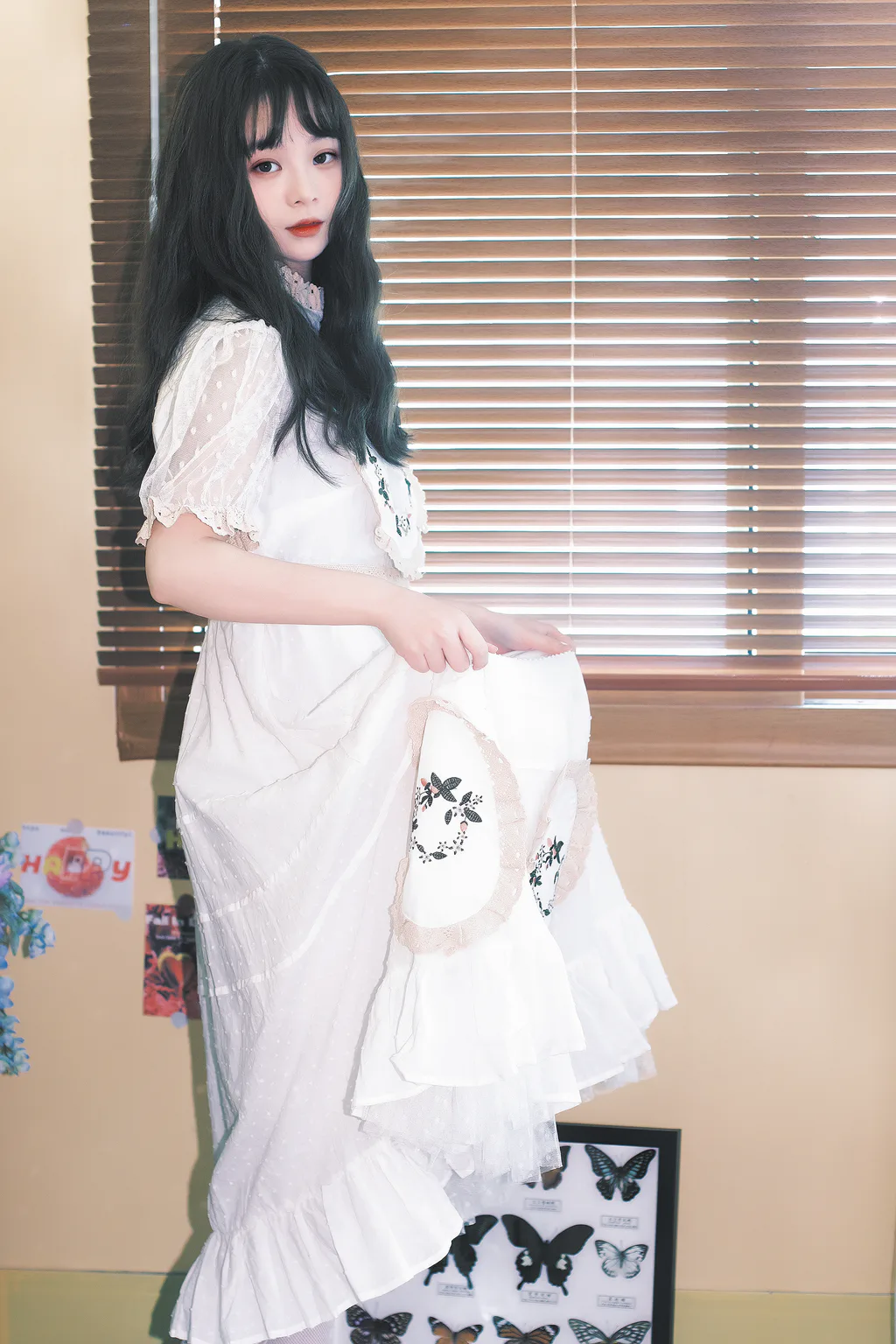 [YITUYU艺图语]2023.04.10 被鲜花包围的浪漫 林野昭昭[19+1P/410MB]插图