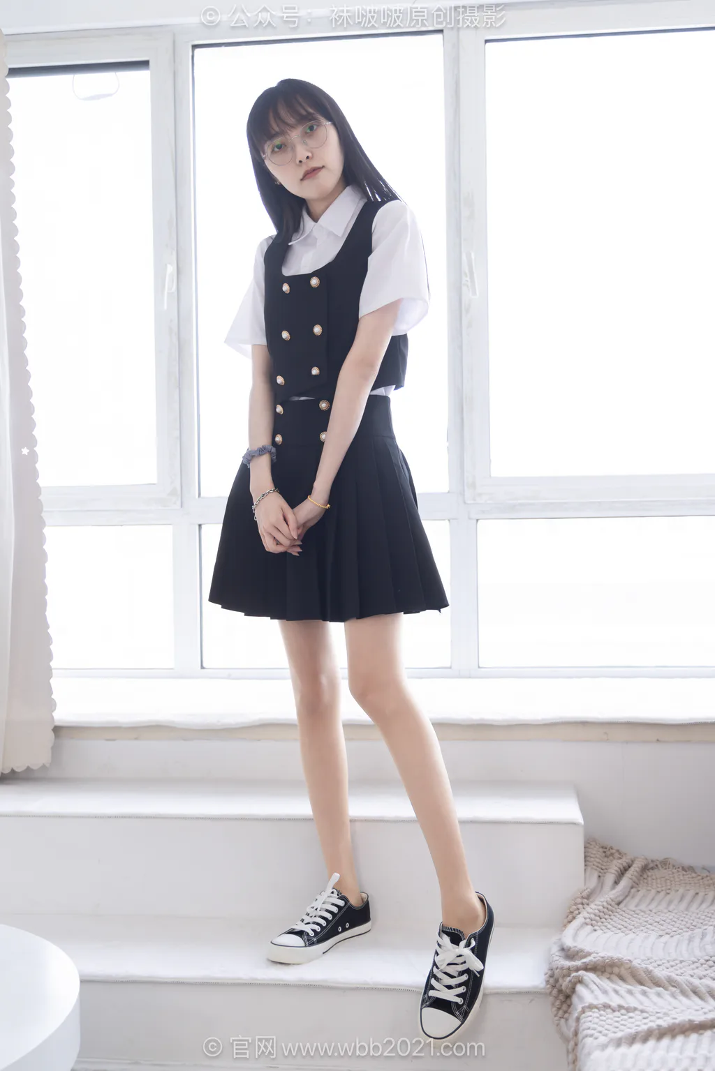 [BoBoSocks袜啵啵]NO.657 稚予-板鞋、帆布鞋、油亮薄肉丝、裸足、jk至服[155P/1V/4.90GB]插图1