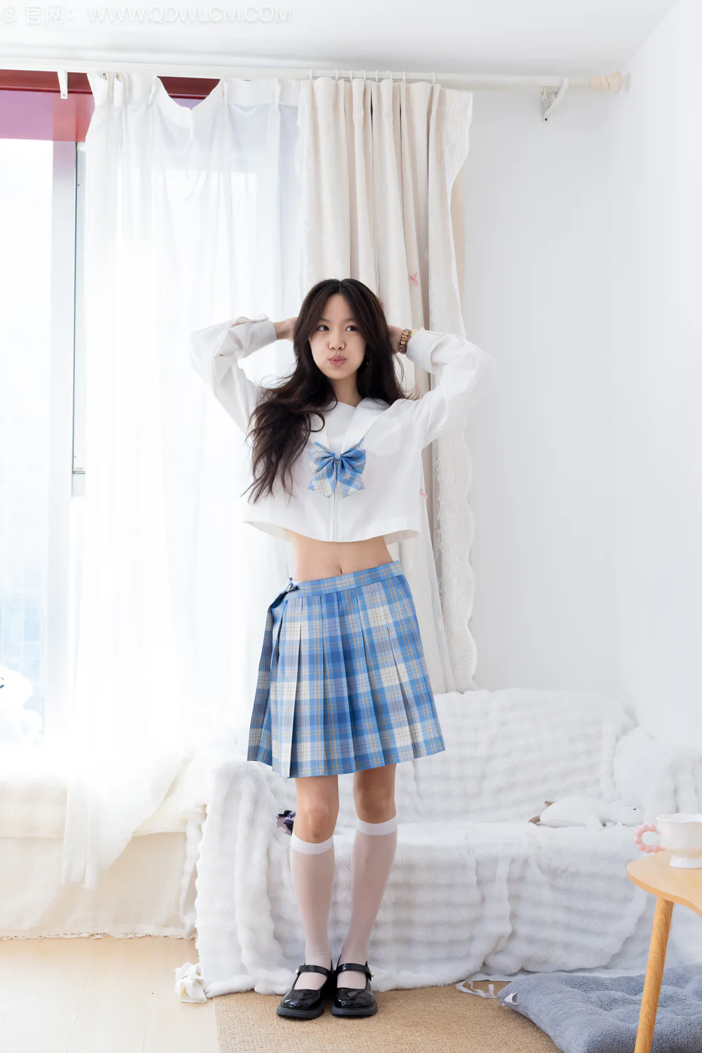 勿恋传媒 NO.2647 连翘-皮鞋、薄白丝小腿袜、裸足、jk至服[167P/1V/3.74GB]插图1