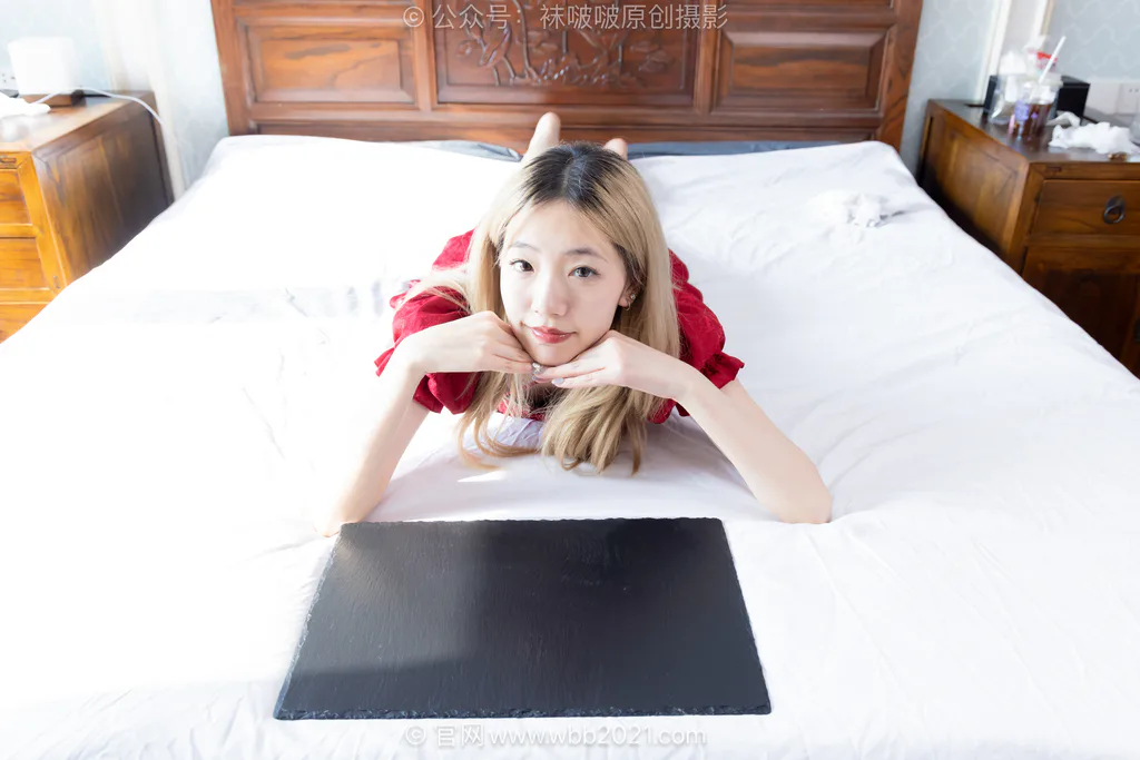 [BoBoSocks袜啵啵]NO.660 小甜豆-长靴、薄白丝、裸足[300P/1V/7.77GB]插图1