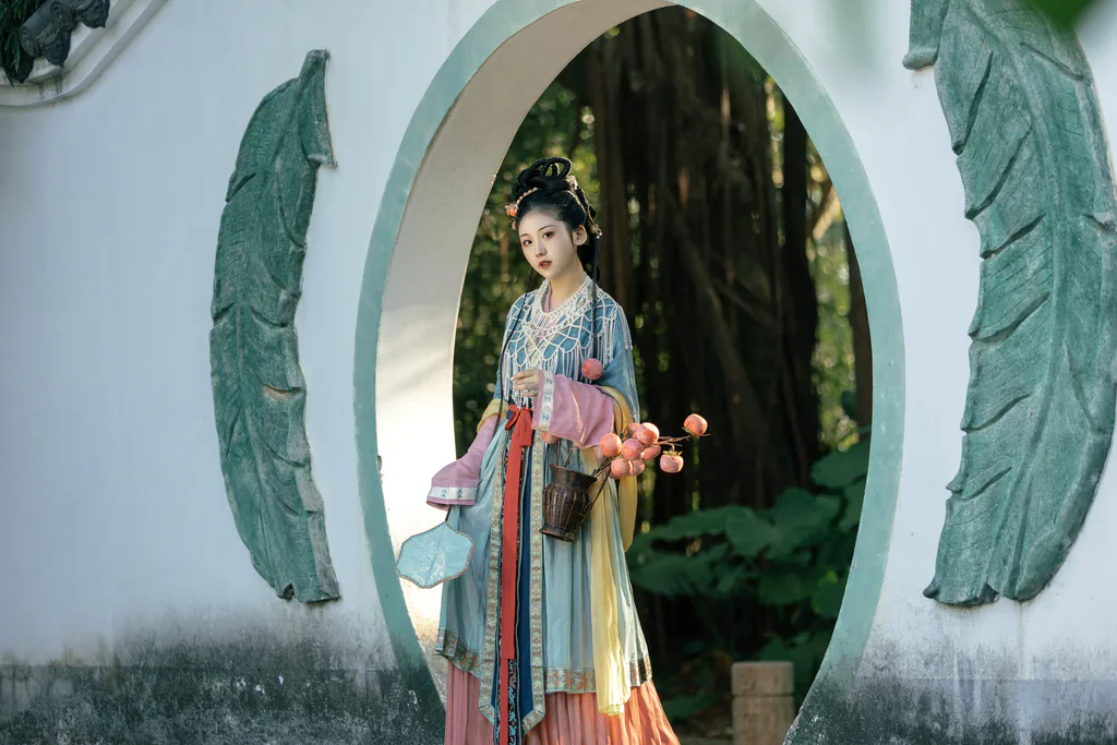 [YITUYU艺图语]2023.03.29 浣溪沙·小院闲窗春色深 沉诗思[21+1P/260MB]插图