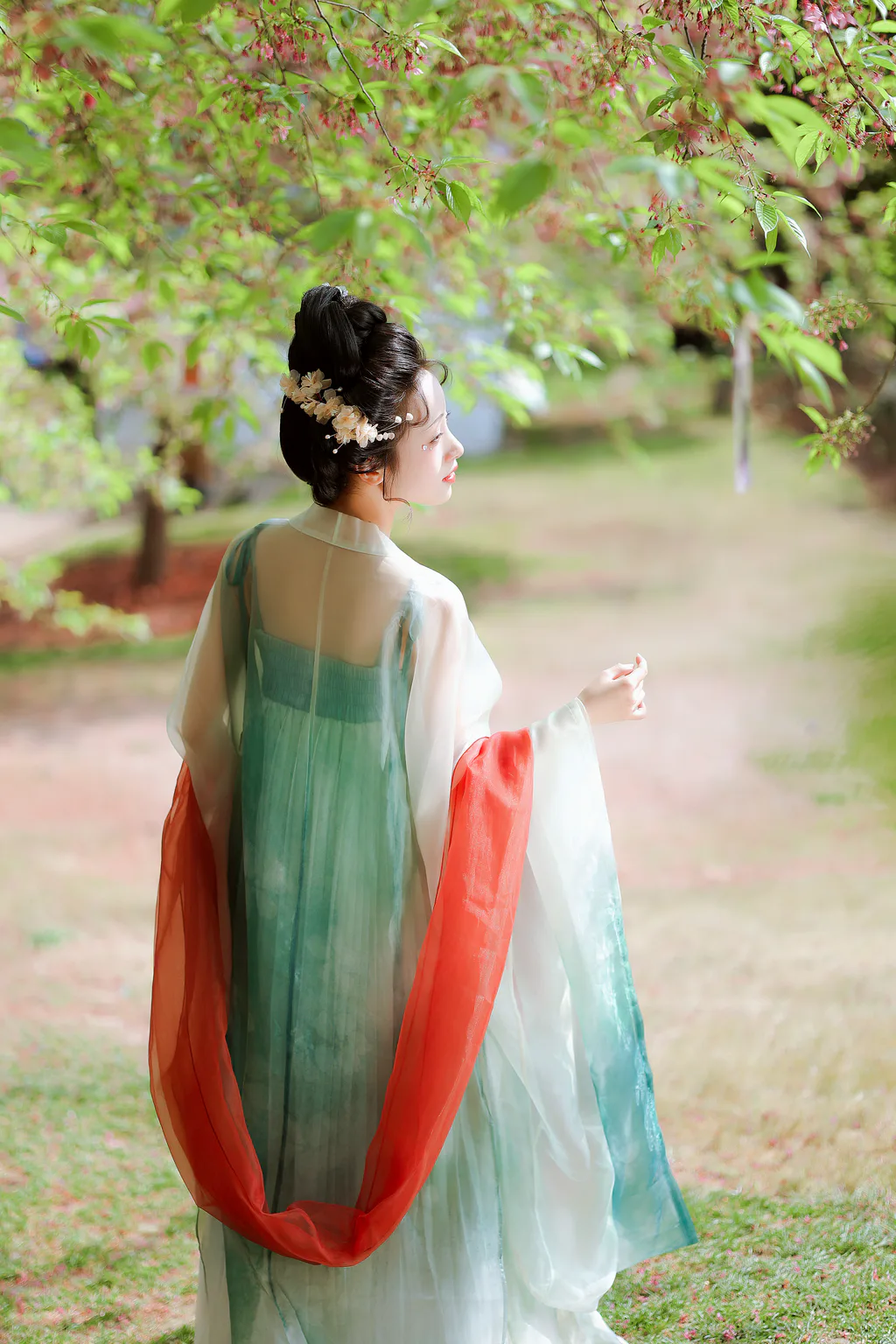 [YITUYU艺图语]2023.04.07 春日宴 君尹兰[24+1P/302MB]插图