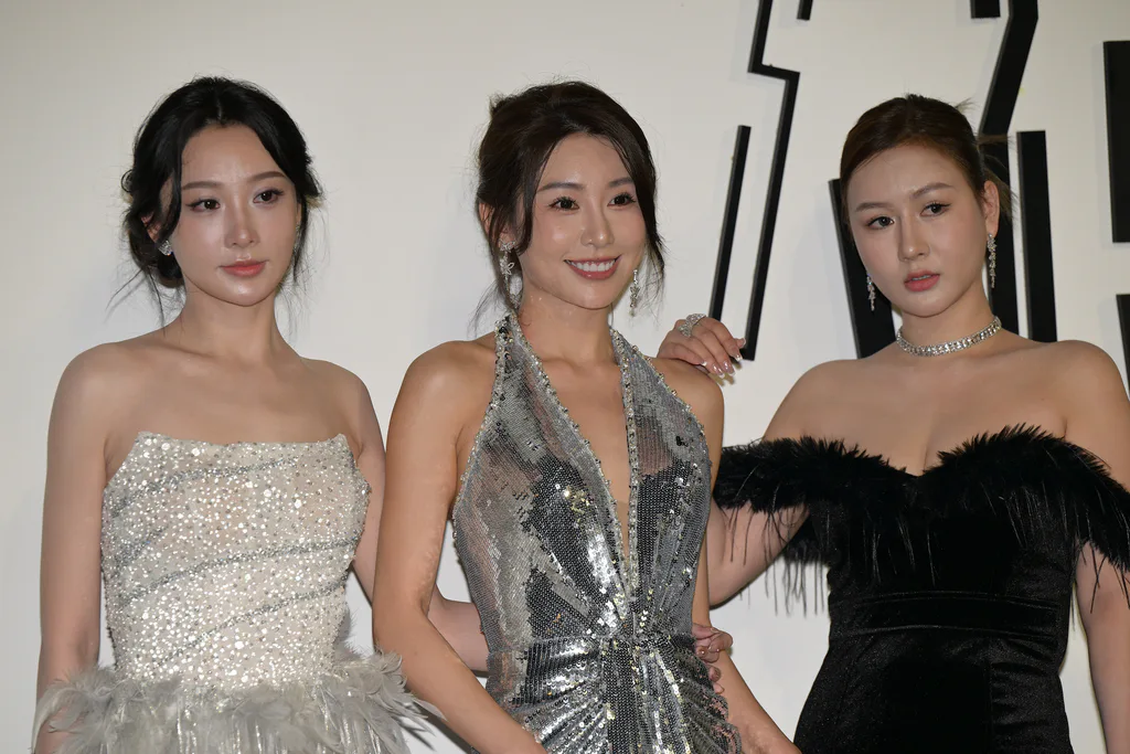 精选街拍作品 NO.6806 精致三女神[43P/88MB]插图2