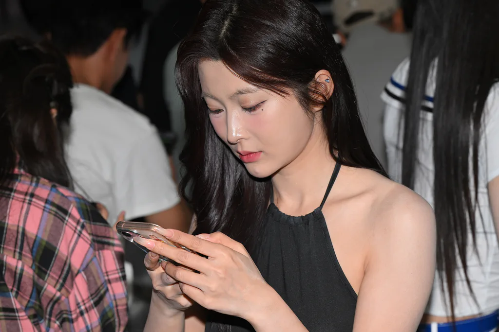 精选街拍作品 NO.6790 你的小乔油亮黑丝[122P/175MB]插图2