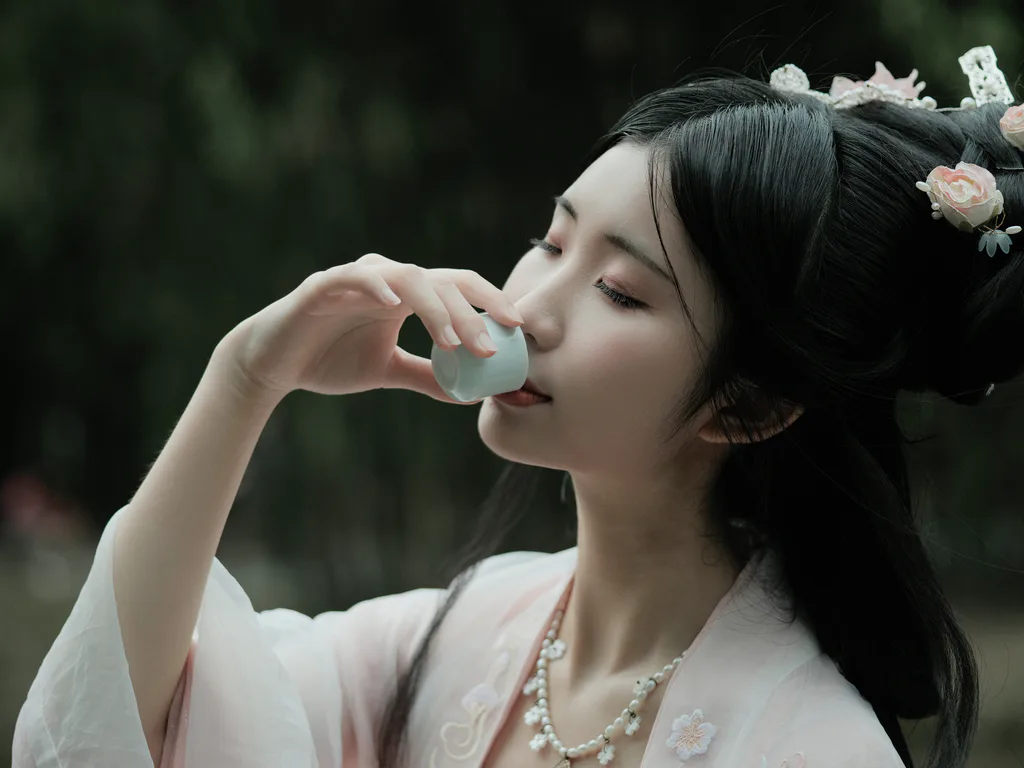 [YITUYU艺图语]2023.04.01 酒歌 桃菲子[23+1P/1.07GB]插图2