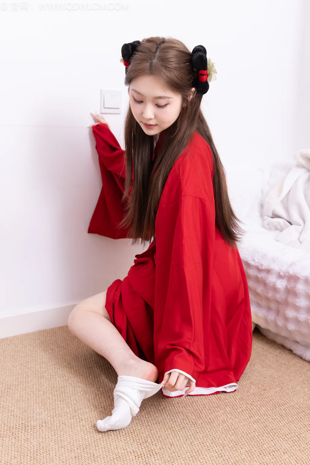 勿恋传媒 NO.2653 小羊-平底布鞋、足袋、半脱袜子剧情、古风[164P/1V/4.62GB]插图2