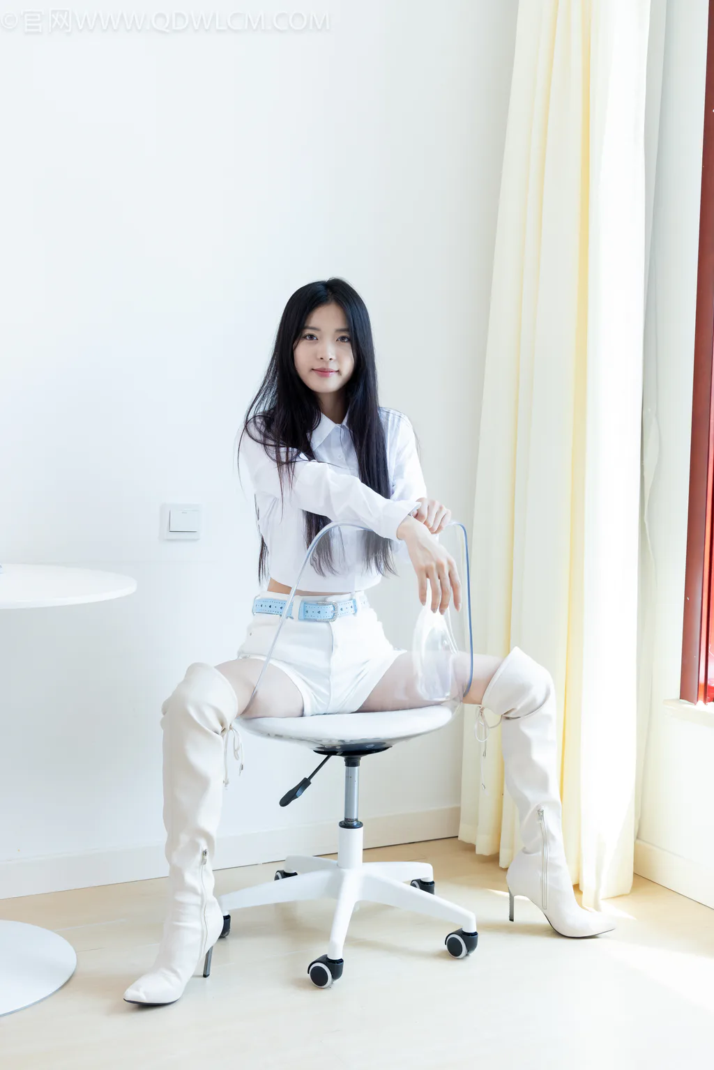 勿恋传媒 NO.2626 茯苓-长靴、白棉袜、裸足[181P/1V/4.19GB]插图2