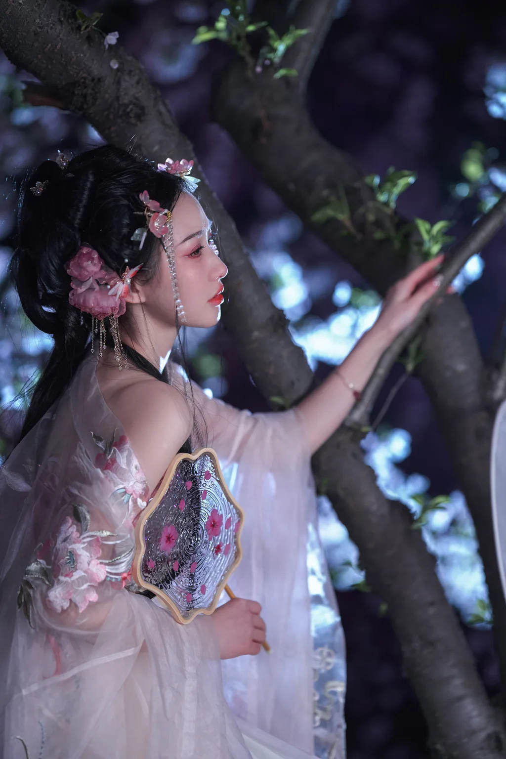 [YITUYU艺图语]2023.04.13 花千树 娇娇 [25+1P/424MB]插图1