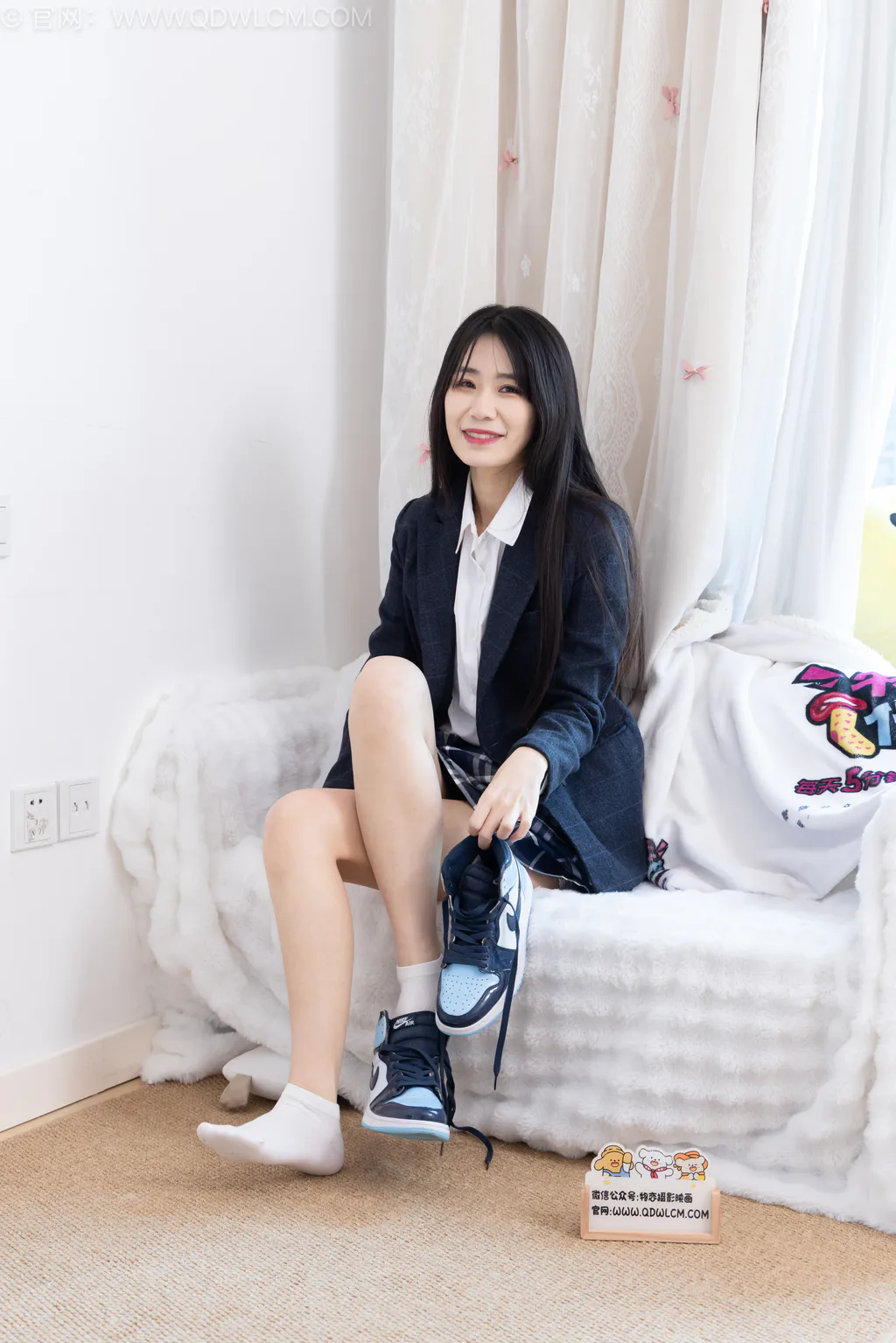 勿恋传媒 NO.2630 菜菜-皮鞋、薄灰丝、裸足、jk至服[164P/1V/4.01GB]插图2