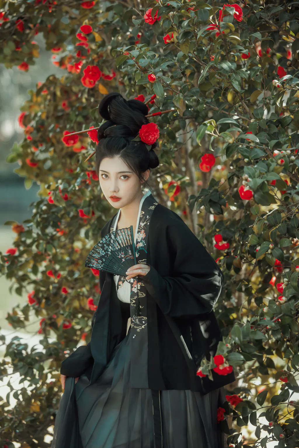 [YITUYU艺图语]2023.04.11 山茶不懂红玫瑰 素素[35+1P/575MB]插图2