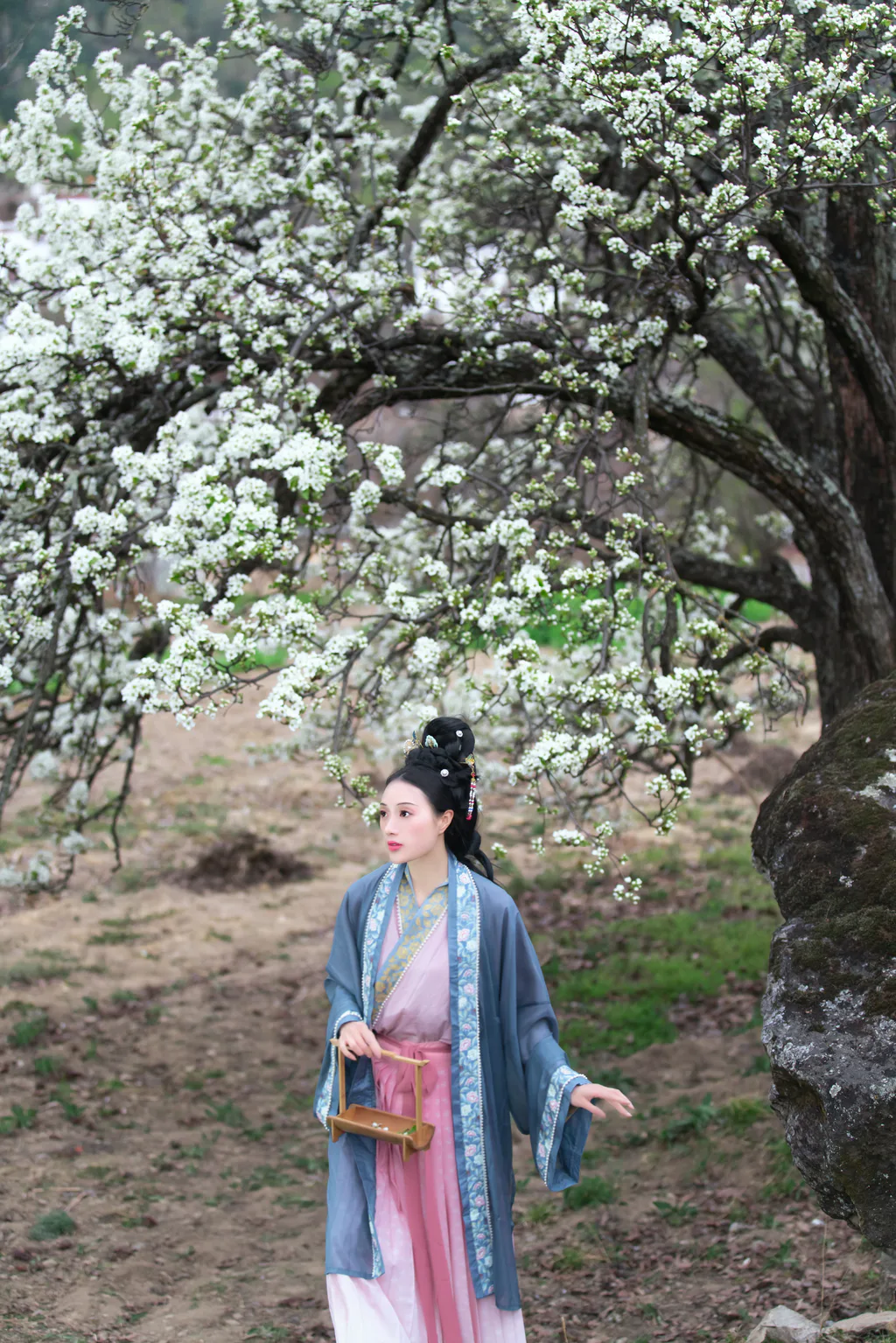 [YITUYU艺图语]2023.04.11 春深处 薇薇 [42+1P/778MB]插图1