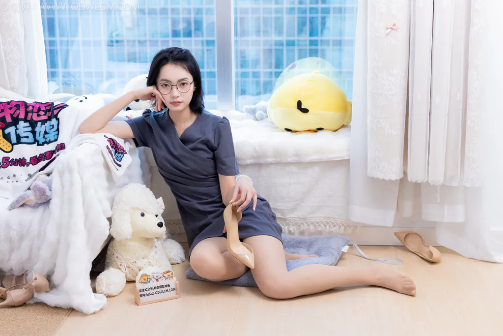 勿恋传媒 NO.2652 小爱-三双高跟鞋、薄肉丝、裸足[156P/1V/6.82GB]插图3