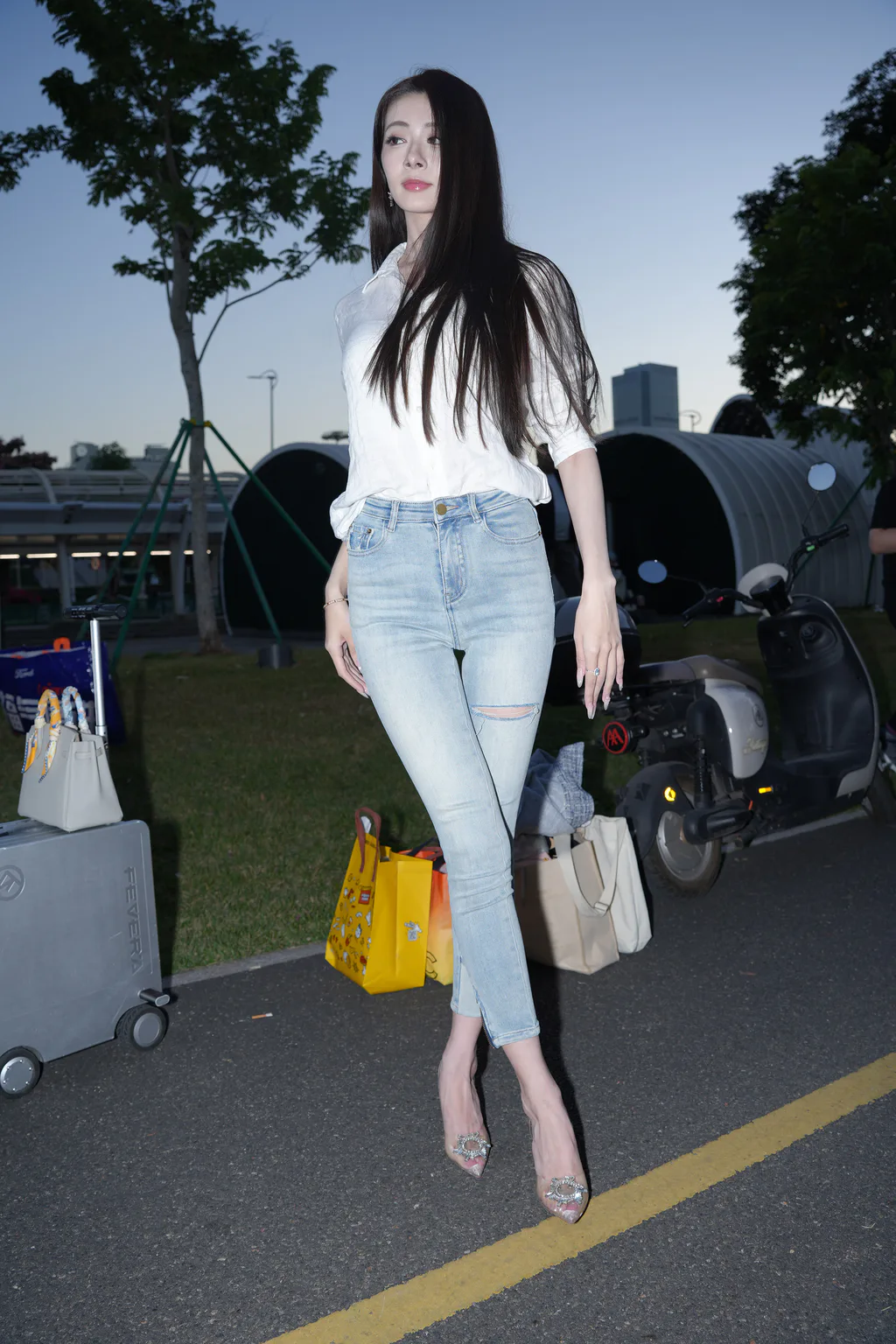 精选街拍作品 NO.6762 牛仔裤飒爽小荔枝[93P/100MB]插图3