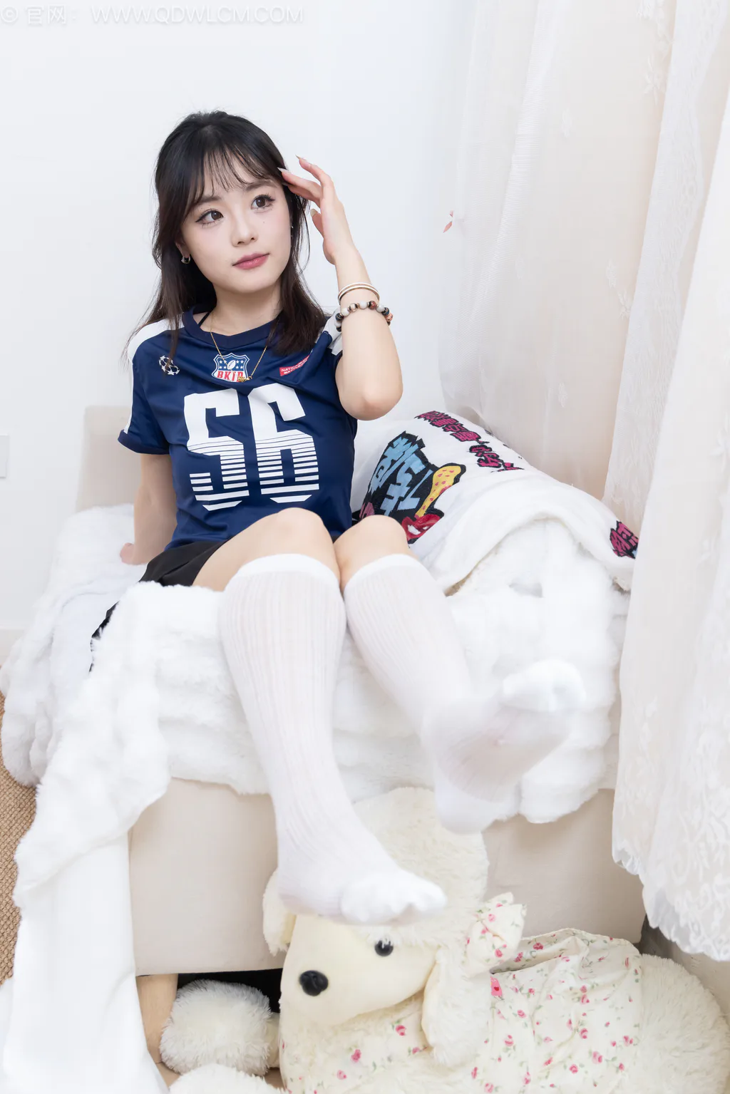 勿恋传媒 NO.2651 兔芽-帆布鞋、白色小腿棉袜、裸足[172P/1V/4.09GB]插图3