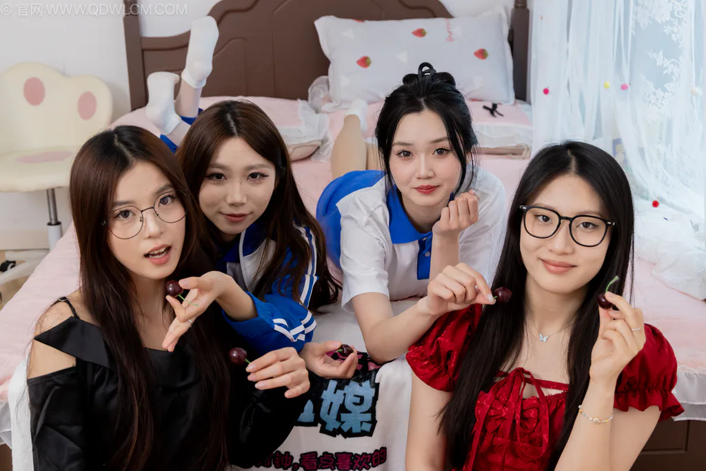 勿恋传媒 NO.2637 茯苓&泡泡&橙子&奶糖-板鞋、高跟鞋、短白棉袜、薄丝[178P/1V/7.64GB]插图3