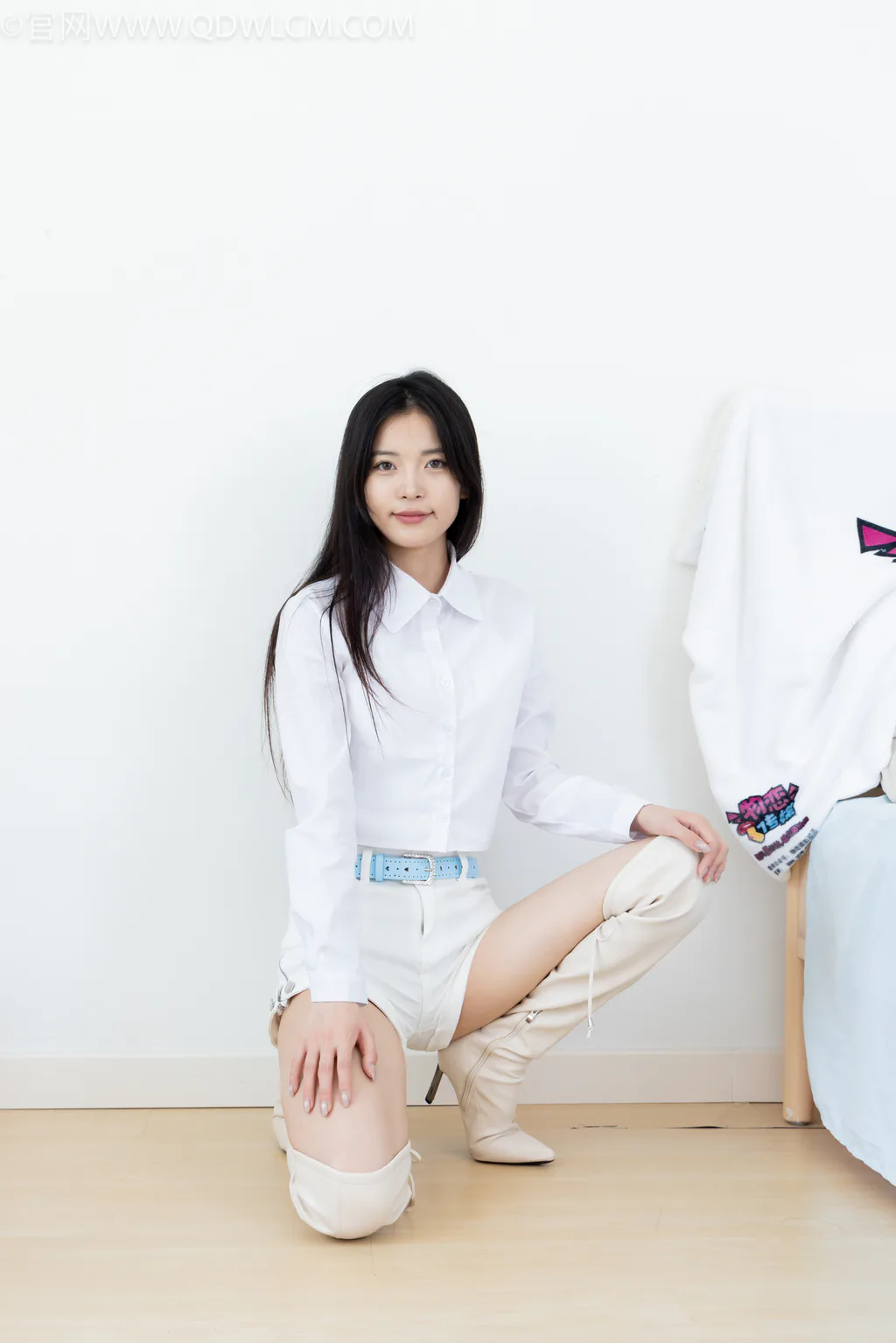 勿恋传媒 NO.2626 茯苓-长靴、白棉袜、裸足[181P/1V/4.19GB]插图3