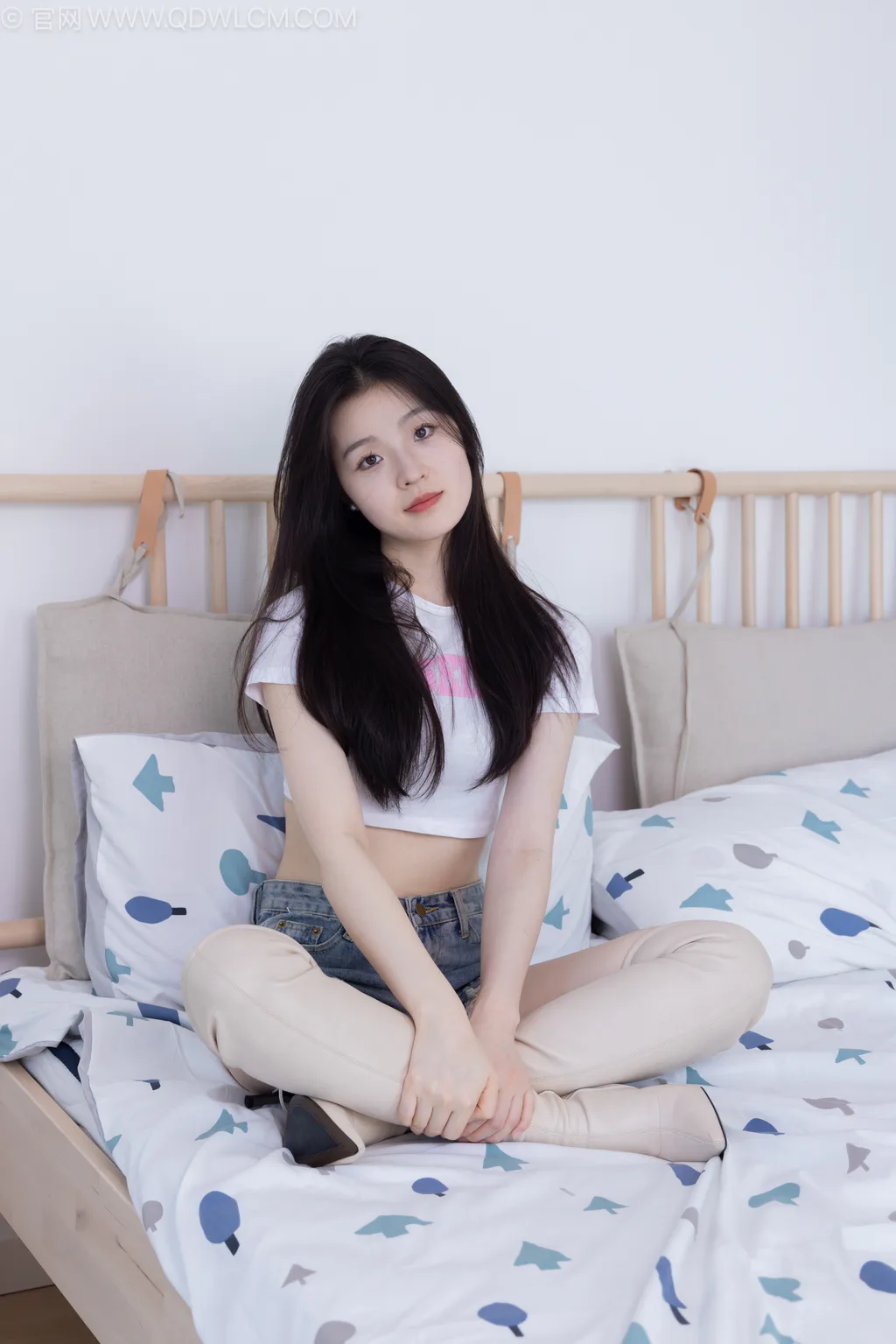 勿恋传媒 NO.2638 青柠-高跟长靴、短款淡紫色棉袜、裸足[177P/1V/4.28GB]插图3