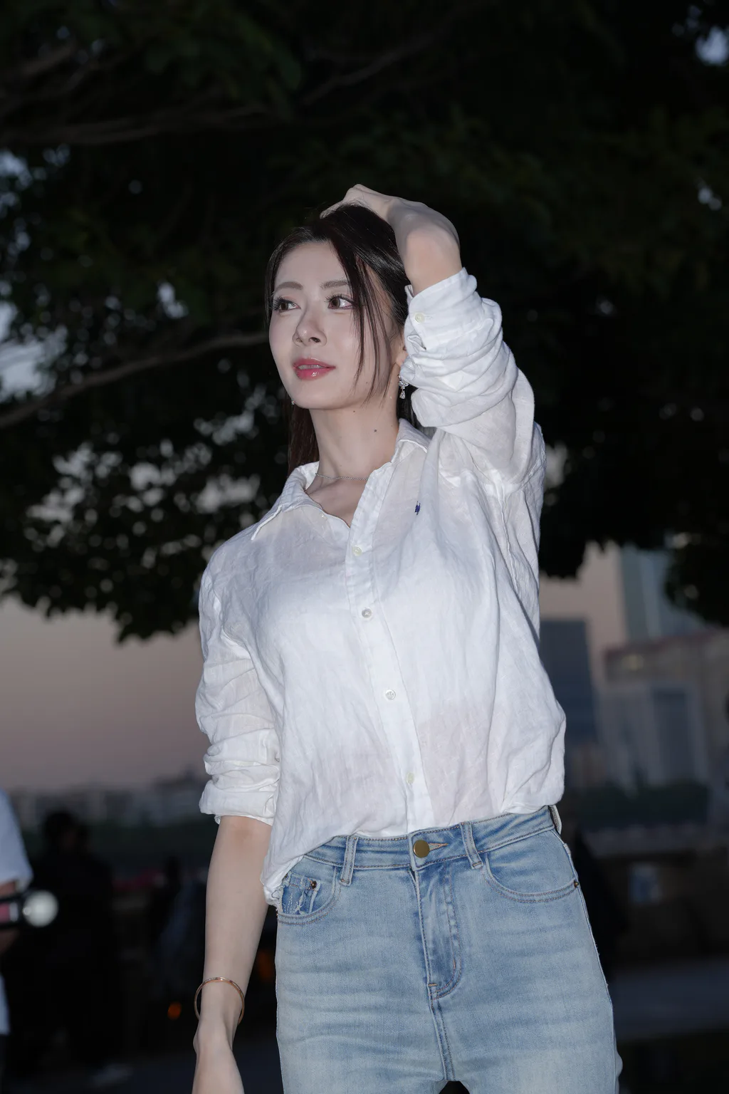 精选街拍作品 NO.6762 牛仔裤飒爽小荔枝[93P/100MB]插图