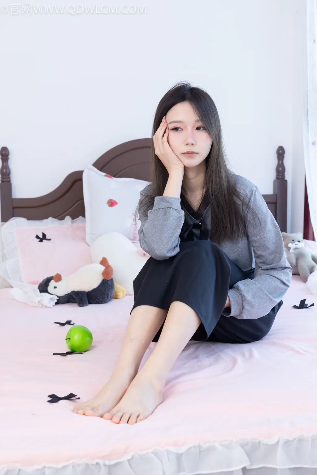 勿恋传媒 NO.2629 南星-皮鞋、白棉袜、裸足[150P/1V/3.66GB]插图